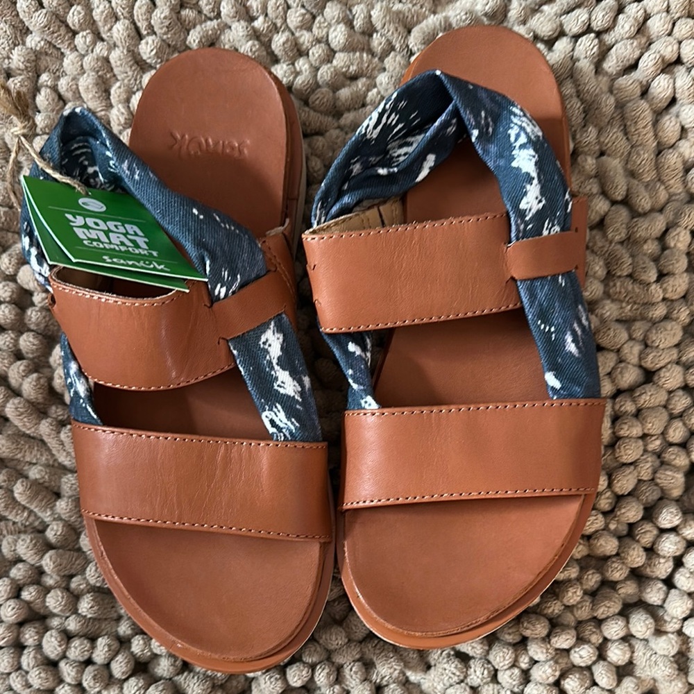 Cute Sanuk Girls' Sandals!